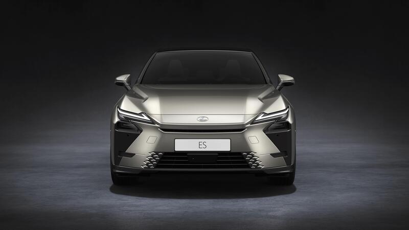 Lexus: arriva la nuova ES, ibrida ed elettrica, dal 2026
