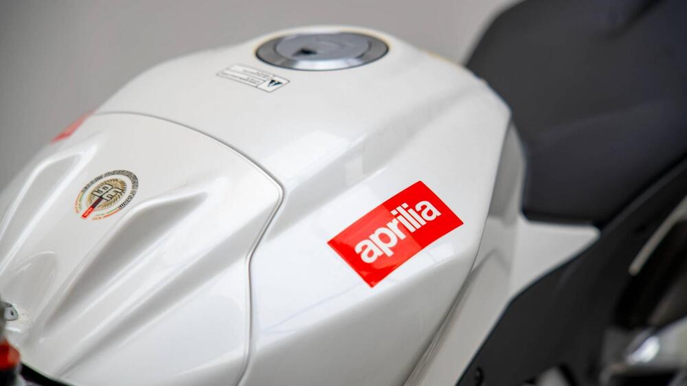 Aprilia RSV4 Factory (2009 - 12) (10)