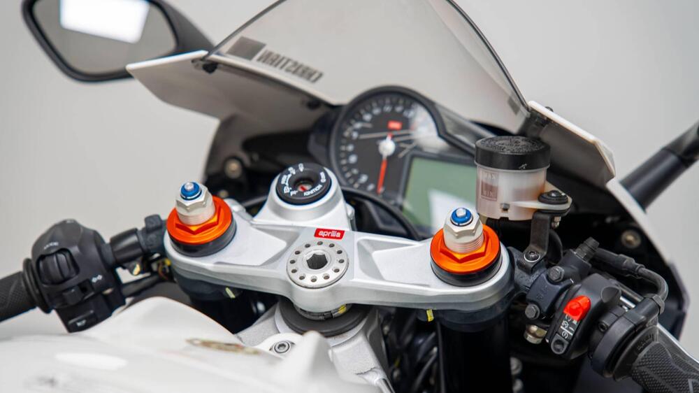 Aprilia RSV4 Factory (2009 - 12) (15)