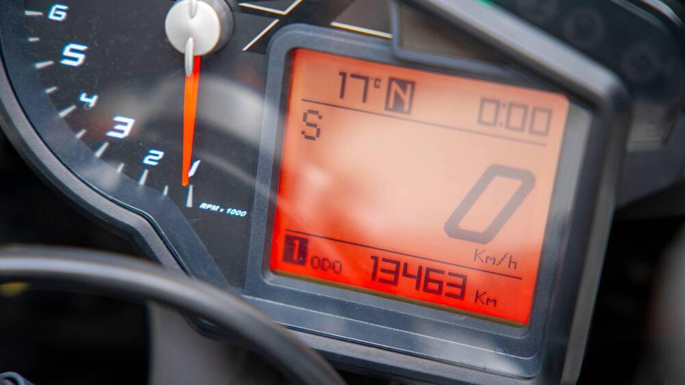 Aprilia RSV4 Factory (2009 - 12) (17)