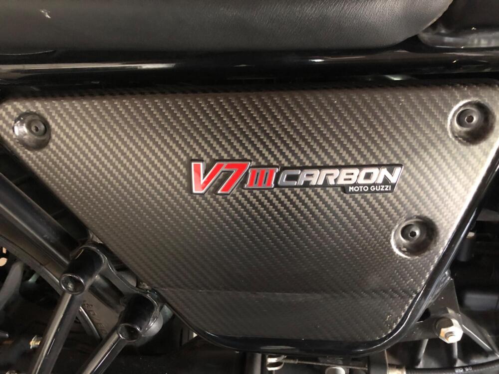 Moto Guzzi V7 III Carbon (2018 - 20) (3)