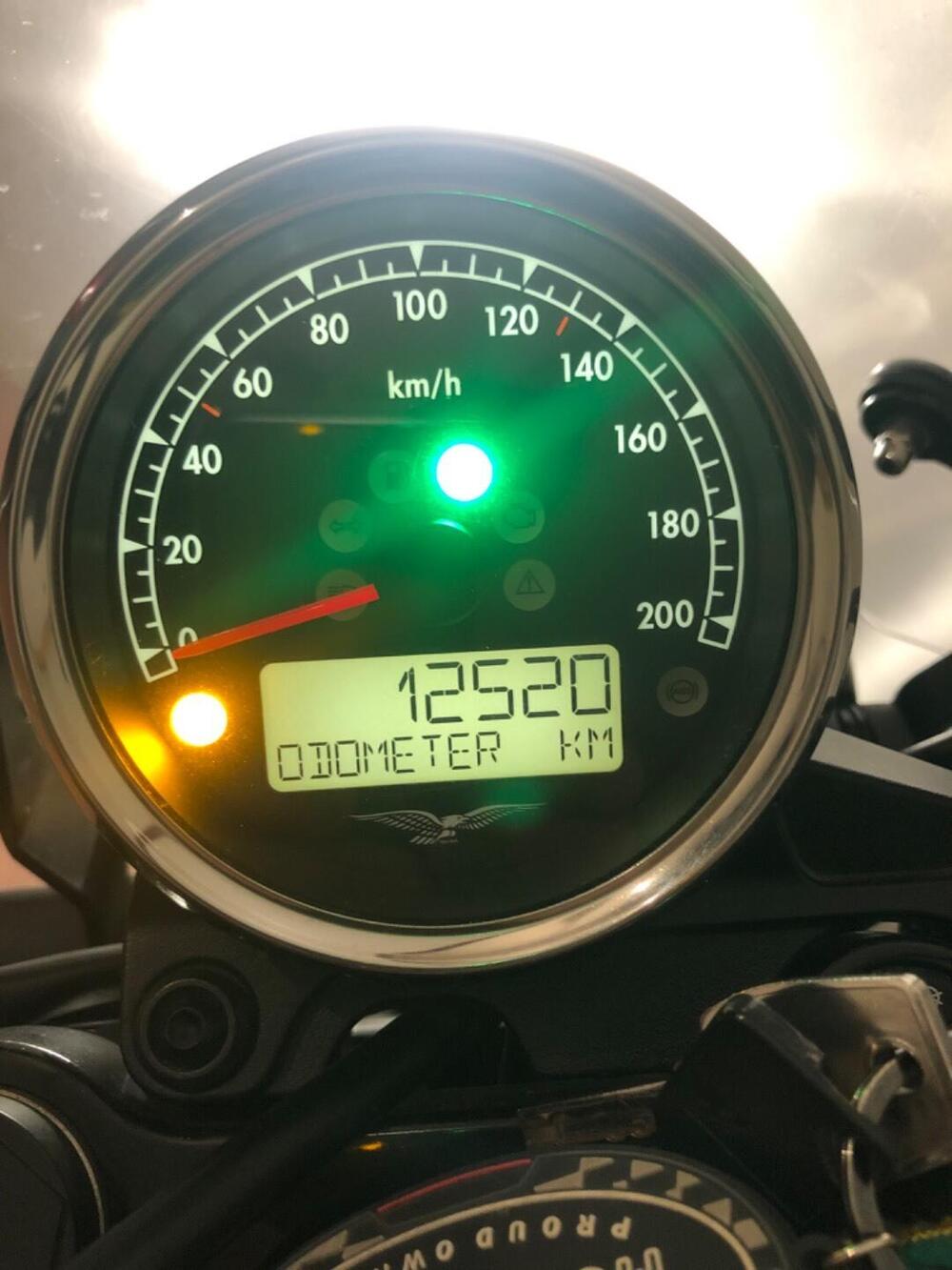 Moto Guzzi V7 III Carbon (2018 - 20) (5)