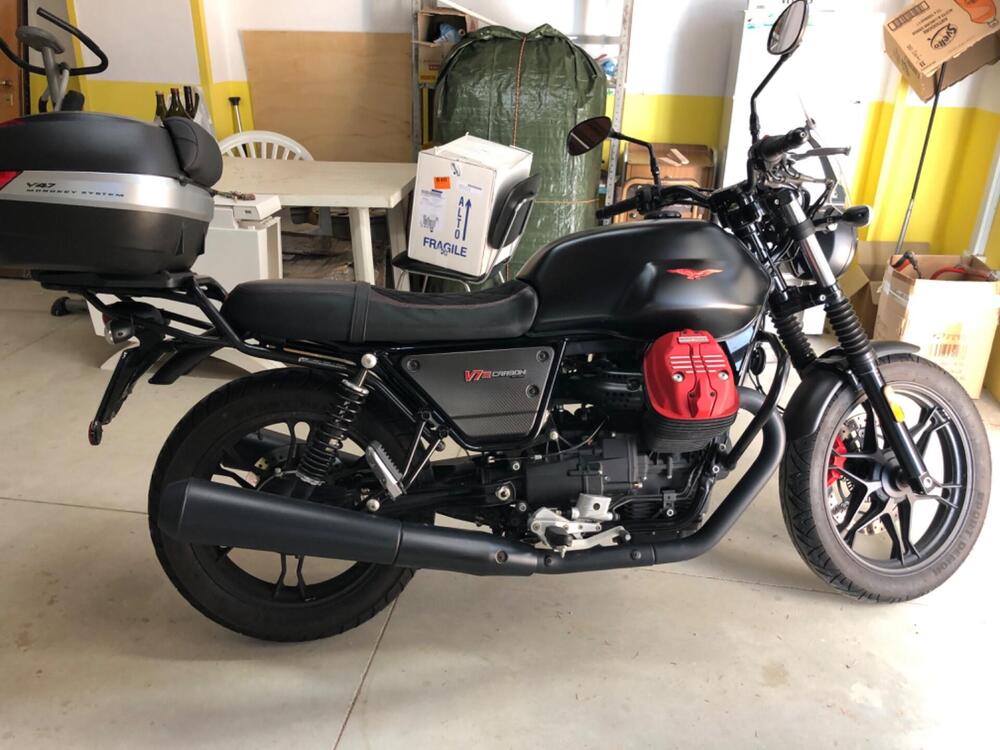 Moto Guzzi V7 III Carbon (2018 - 20) (7)