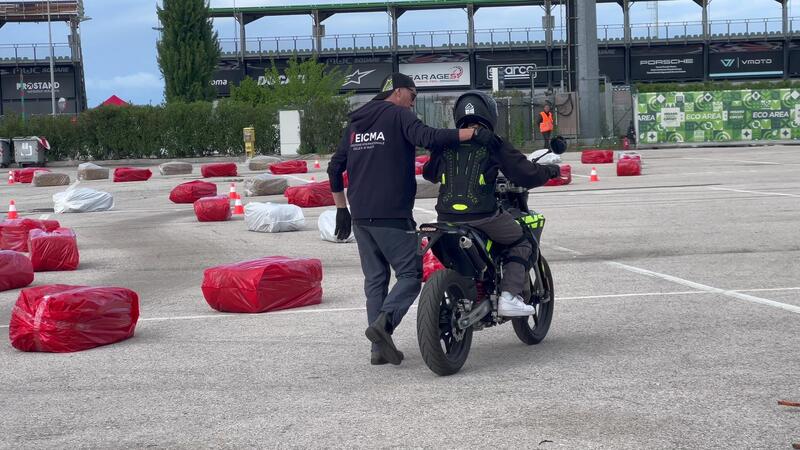 Area Cinquantini e Kids a EICMA Riding Fest: il primo giro in giostra! [VIDEO]