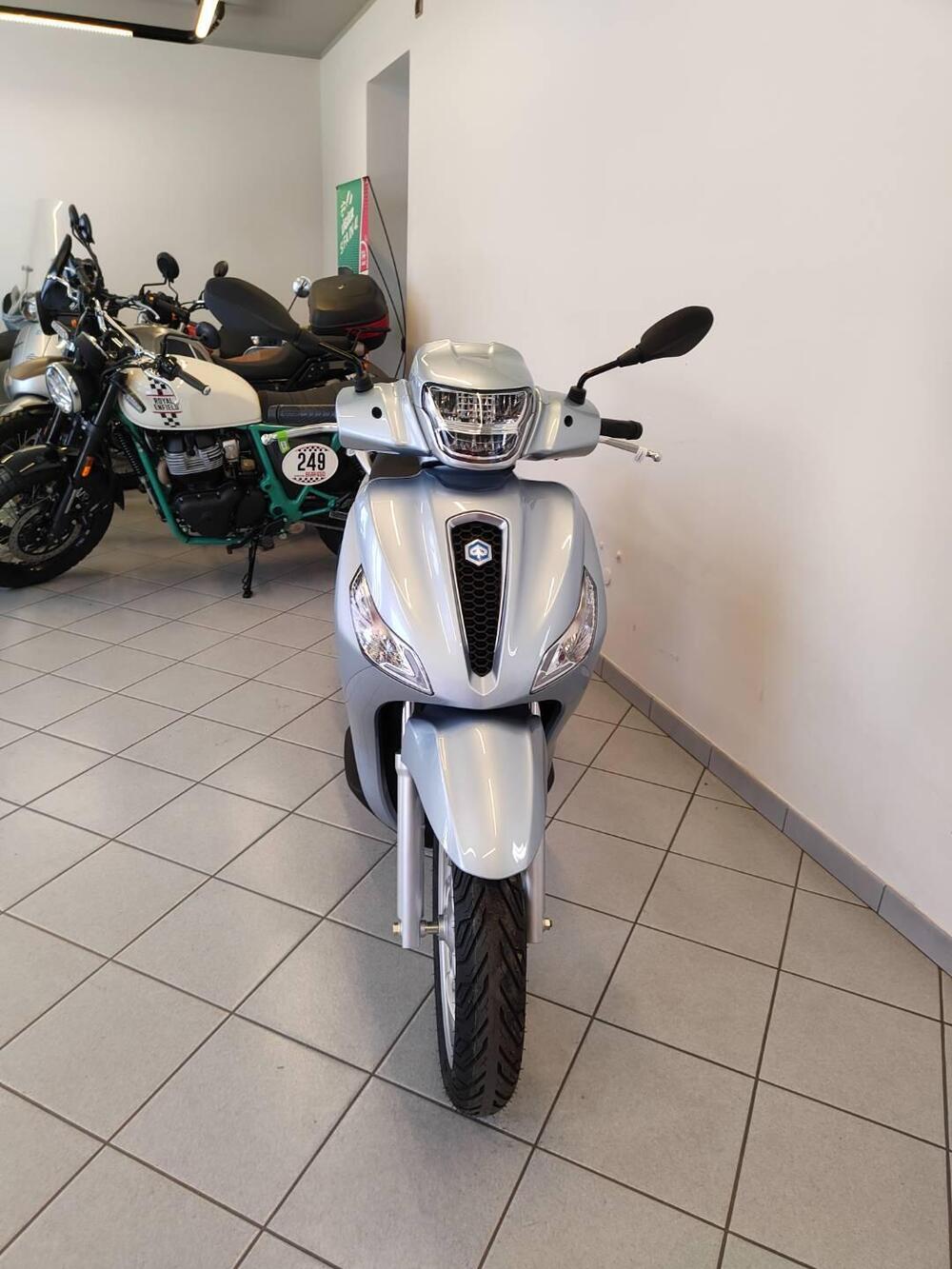 Piaggio Medley 200 (2025) (4)