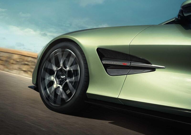 Aston Martin Vanquish Volante (15)