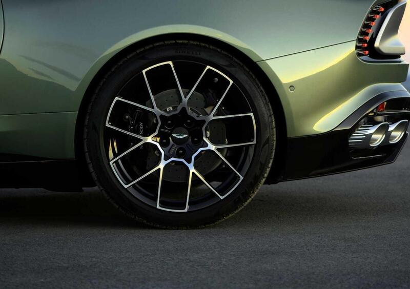 Aston Martin Vanquish Volante (16)