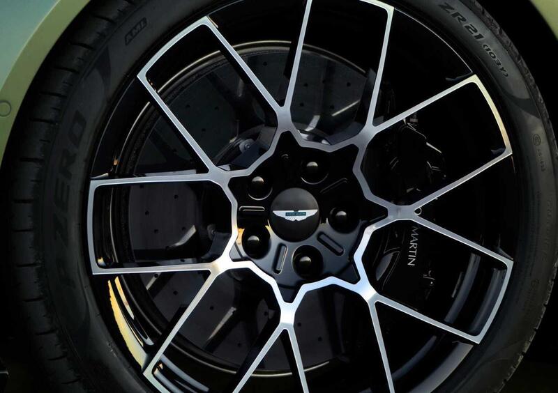 Aston Martin Vanquish Volante (22)