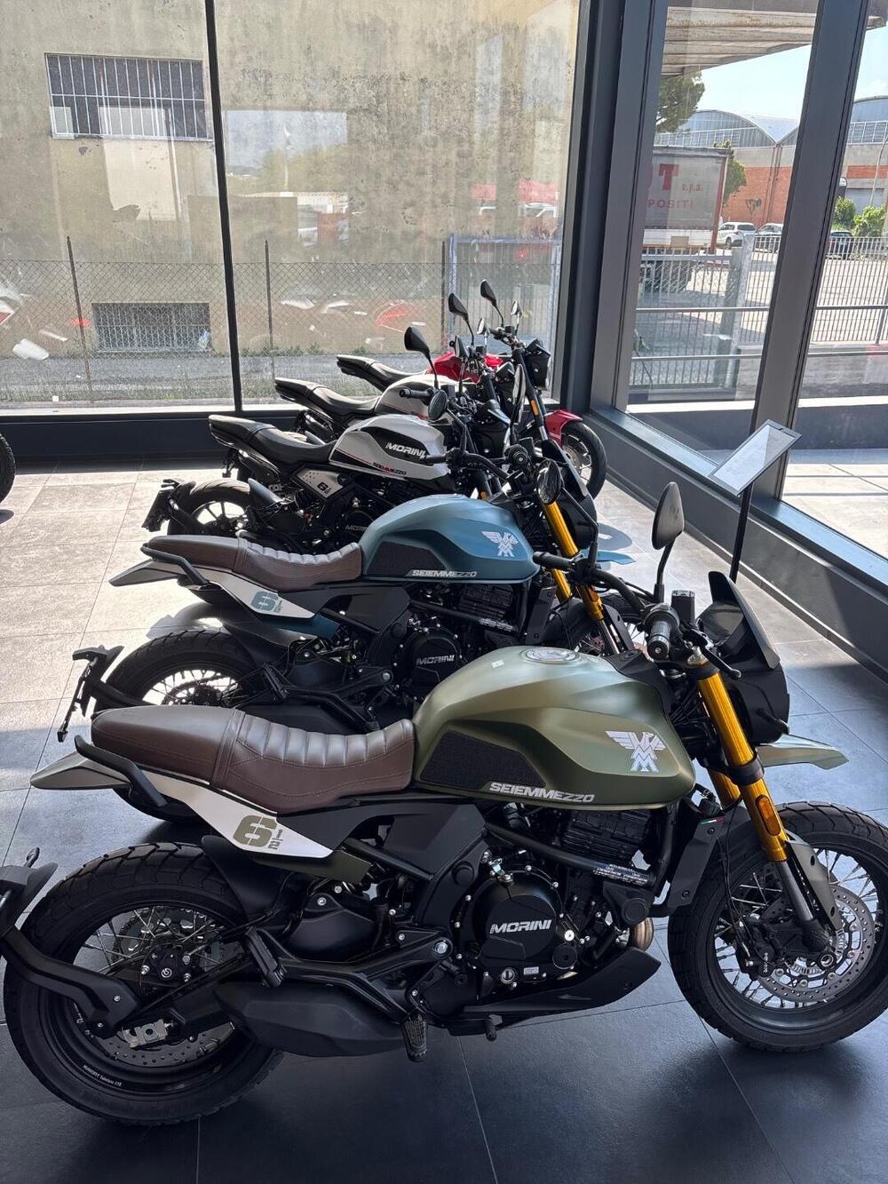 Moto Morini SEIEMMEZZO STR (2022 - 26) (4)