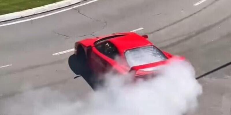 Ferrari F40, la maestria del controsterzo su un&#039;auto per niente facile [VIDEO]