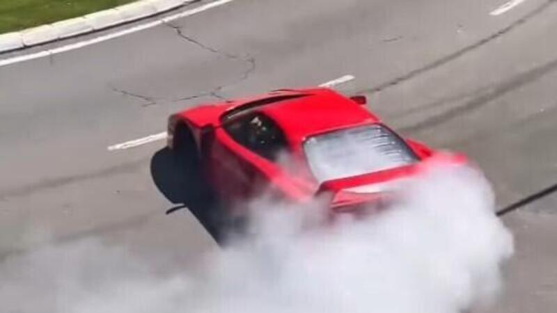 Ferrari F40, la maestria del controsterzo su un&#039;auto per niente facile [VIDEO]