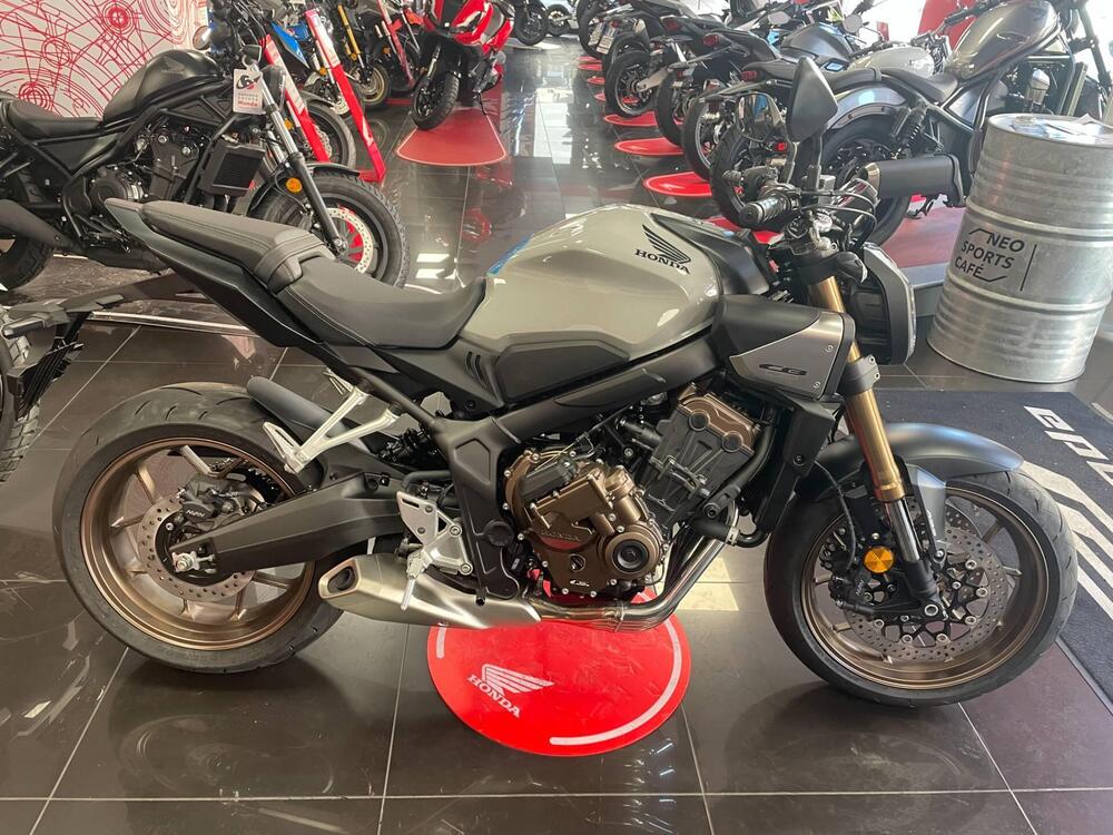 Honda CB 650 R E-Clutch (2024 - 25) (4)