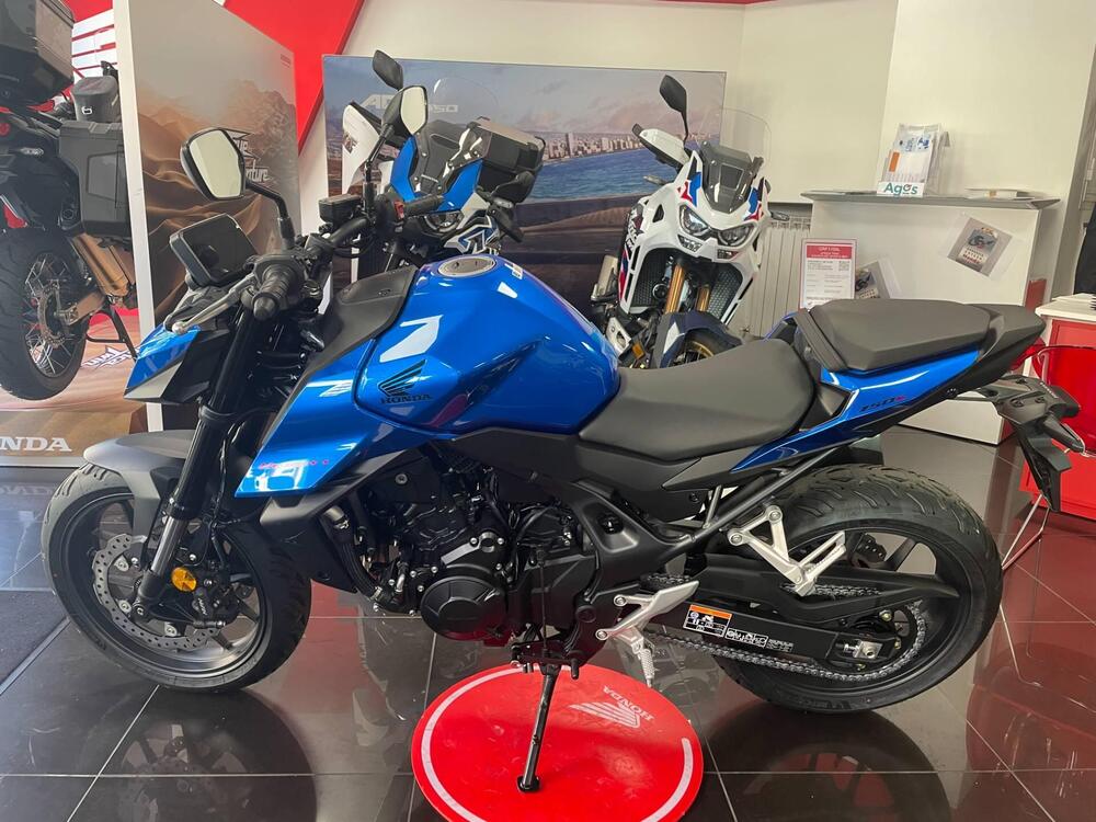 Honda CB 750 Hornet (2025) (4)