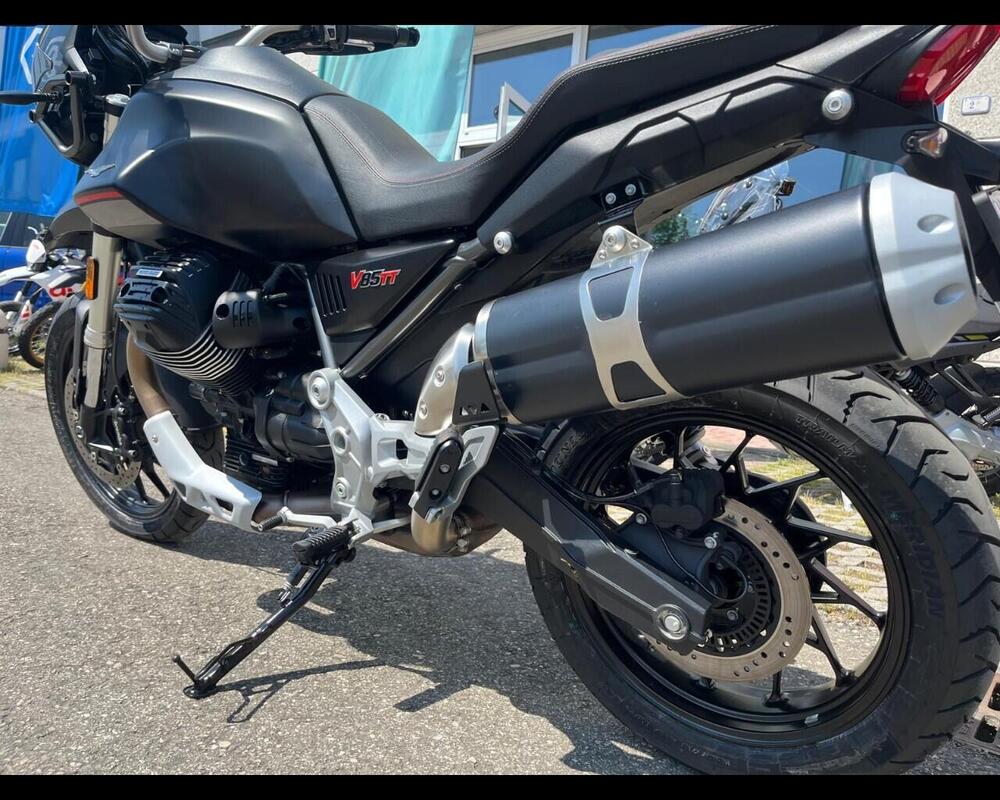 Moto Guzzi V85 TT Evocative Graphics (2021 - 23) (7)