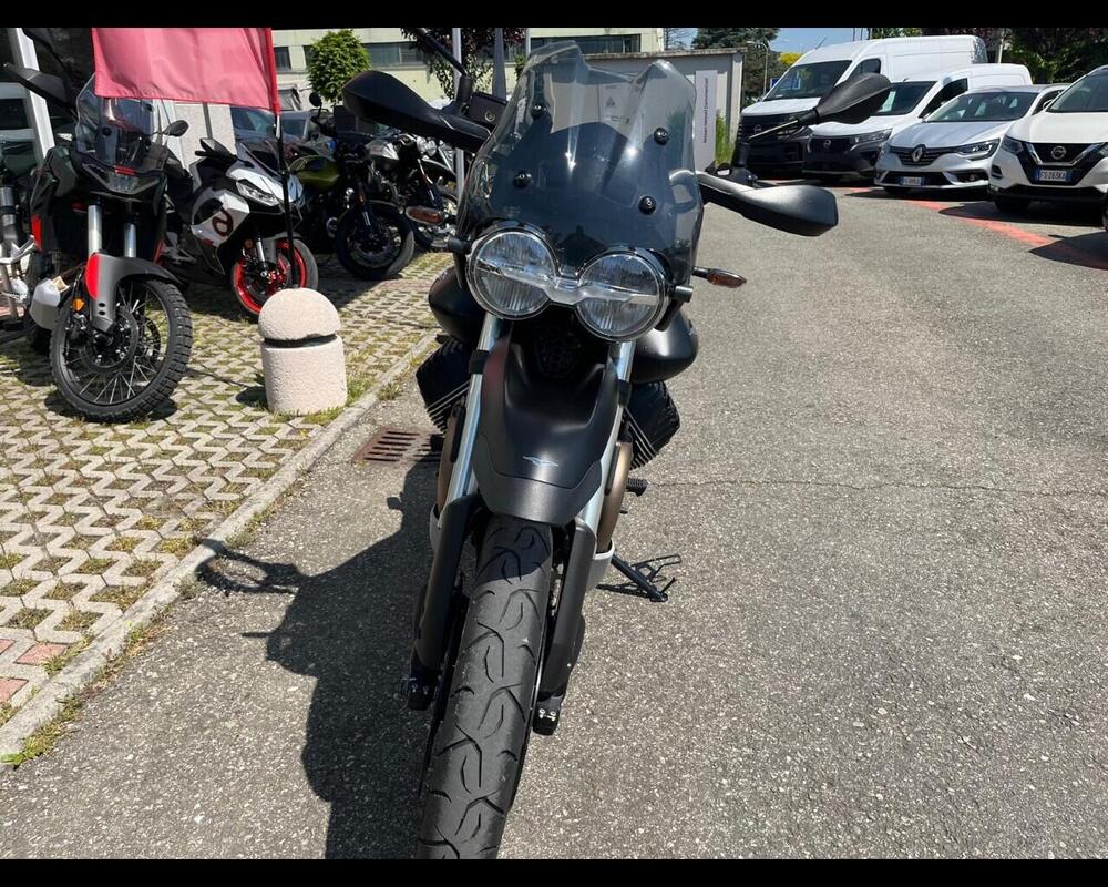 Moto Guzzi V85 TT Evocative Graphics (2021 - 23) (9)