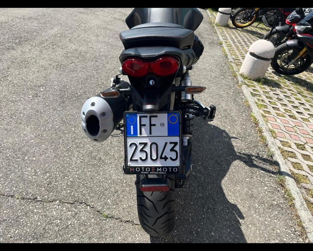 Moto Guzzi V85 TT Evocative Graphics (2021 - 23) (10)