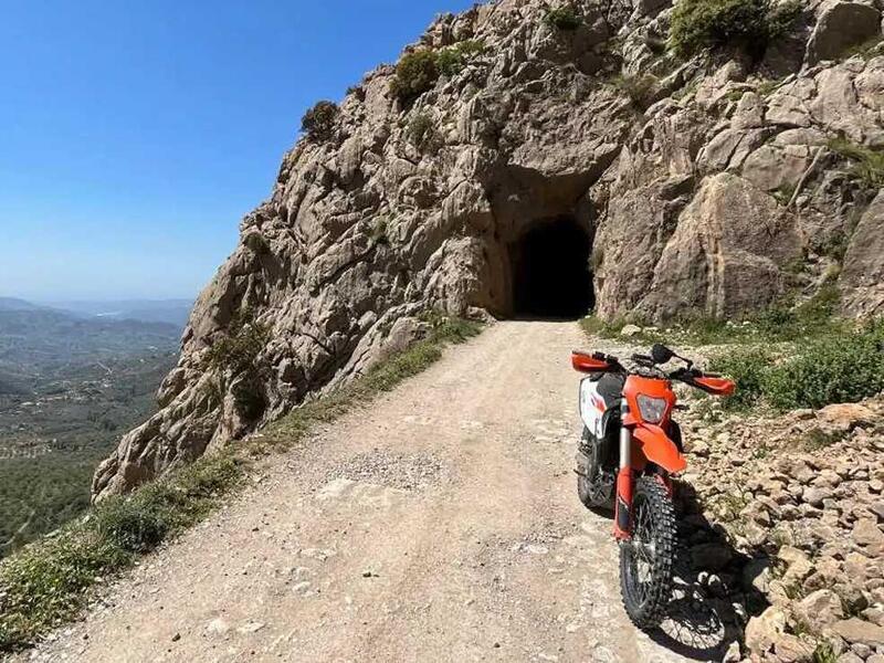 ARIESMOTOTOURS: L&#039;Avventura su Due Ruote in Spagna, Portogallo e Marocco