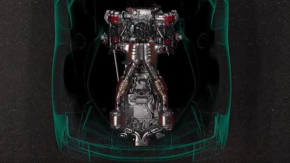 Ferrari 296 Speciale: guarda come funziona sotto il cofano con gli ingegneri di Maranello