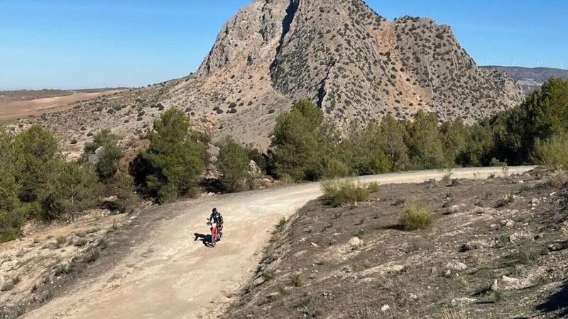 ARIESMOTOTOURS: L&#039;Avventura su Due Ruote in Spagna, Portogallo e Marocco