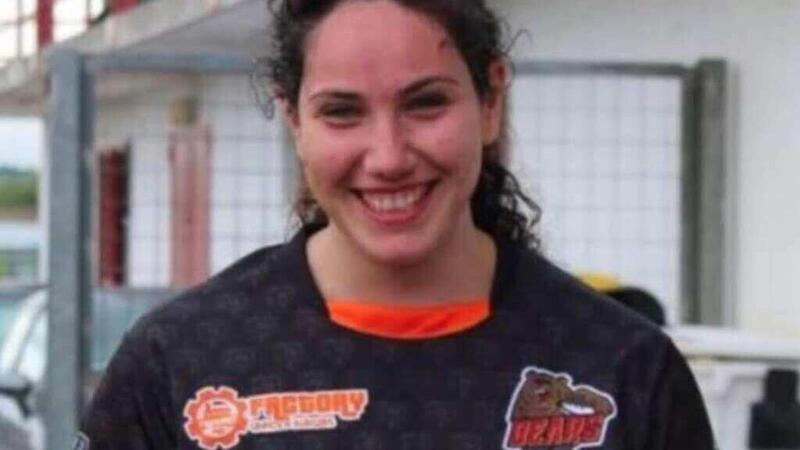 Muore a 32 anni dopo una caduta in moto, investita dall&#039;auto guidata dal parroco del paese