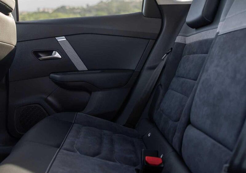Citroen C4 X (2022-->>) (9)