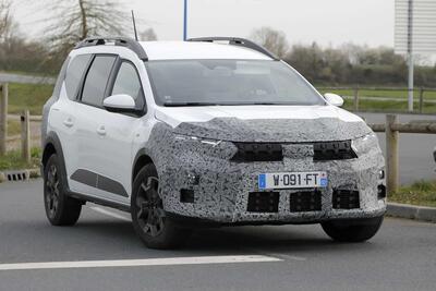 Dacia Jogger 2026: restyling in arrivo, pi&ugrave; tecnologia e motori aggiornati [Foto Spia]