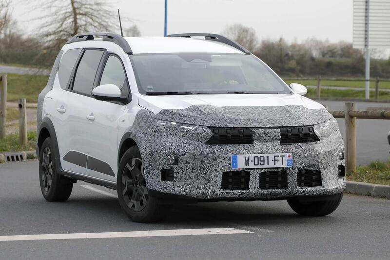 Dacia Jogger 2026: restyling in arrivo, pi&ugrave; tecnologia e motori aggiornati [Foto Spia]