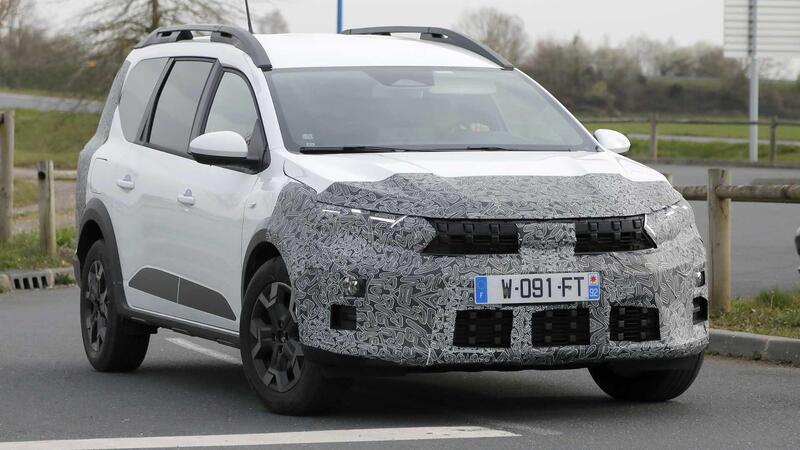 Dacia Jogger 2026: restyling in arrivo, pi&ugrave; tecnologia e motori aggiornati [Foto Spia]