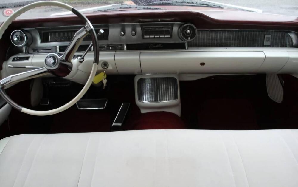 Cadillac Deville d'epoca a Bologna (2)