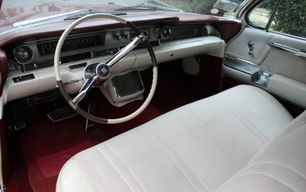 Cadillac Deville d'epoca a Bologna (5)