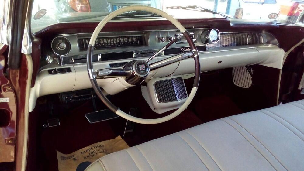 Cadillac Deville d'epoca a Bologna (10)