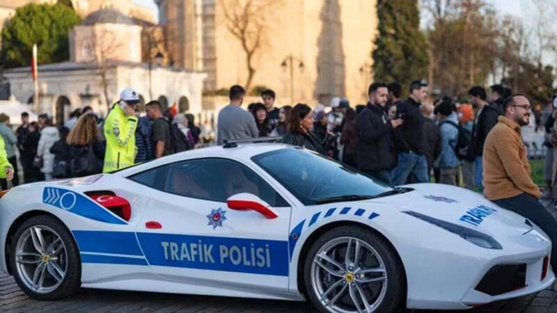 Ma ha senso usare come auto della Polizia le supercar sequestrate?
