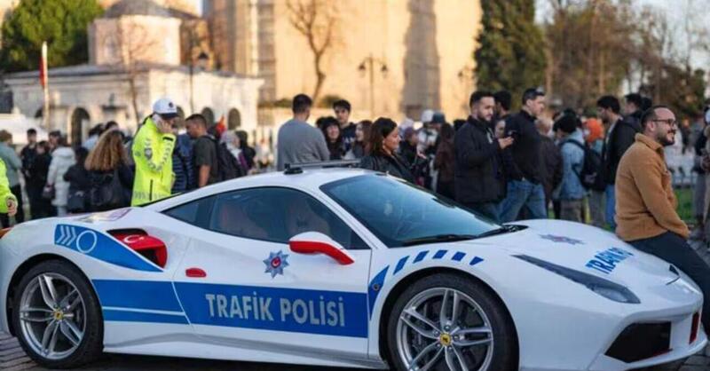 Ma ha senso usare come auto della Polizia le supercar sequestrate?