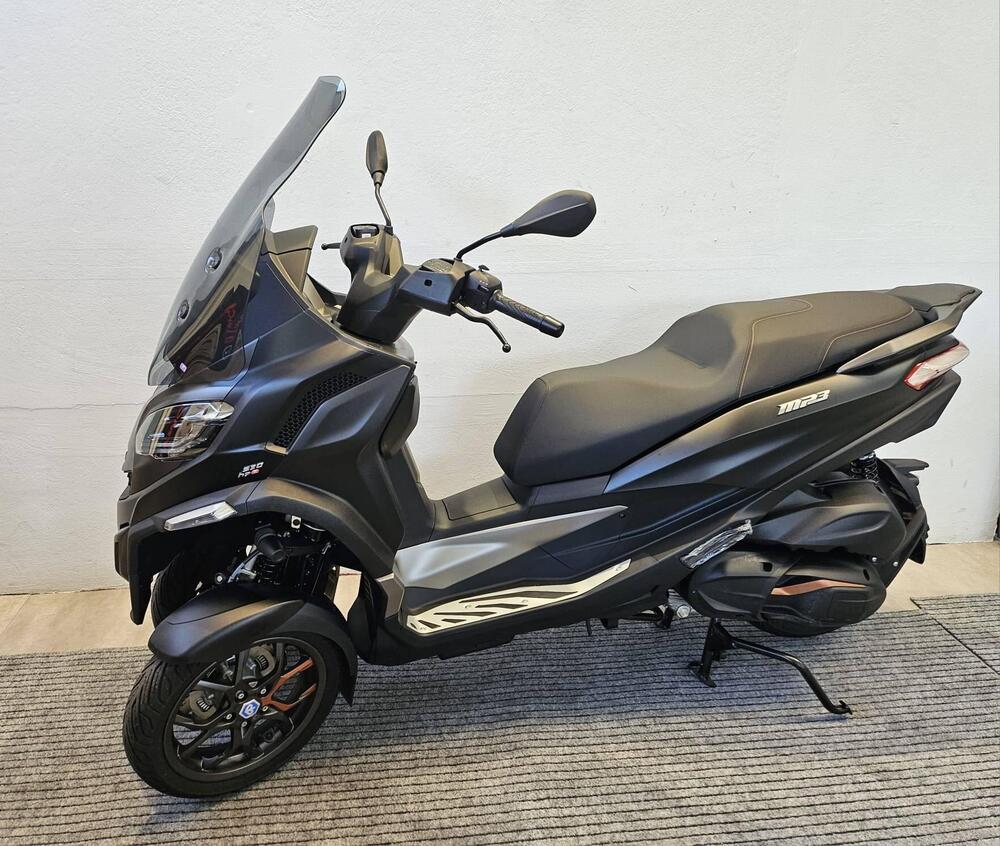 Piaggio MP3 530 Hpe Exclusive (2025) (2)