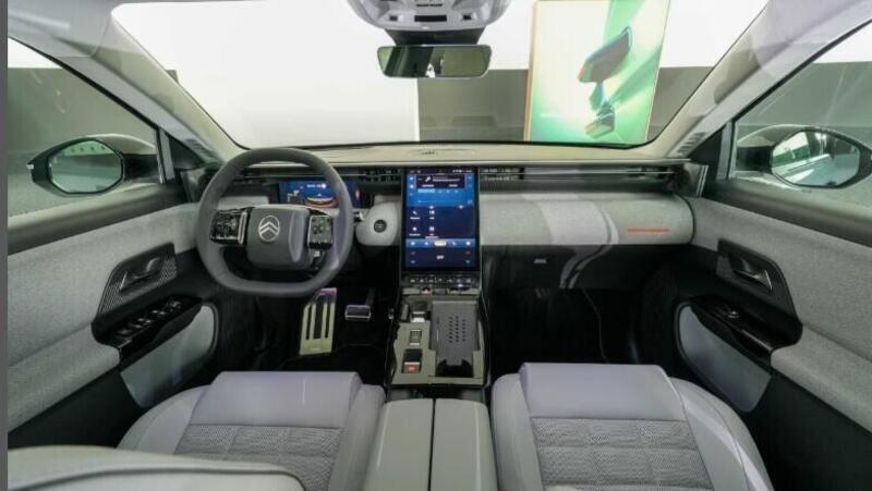 Gli interni della Citroen C5 Aircross