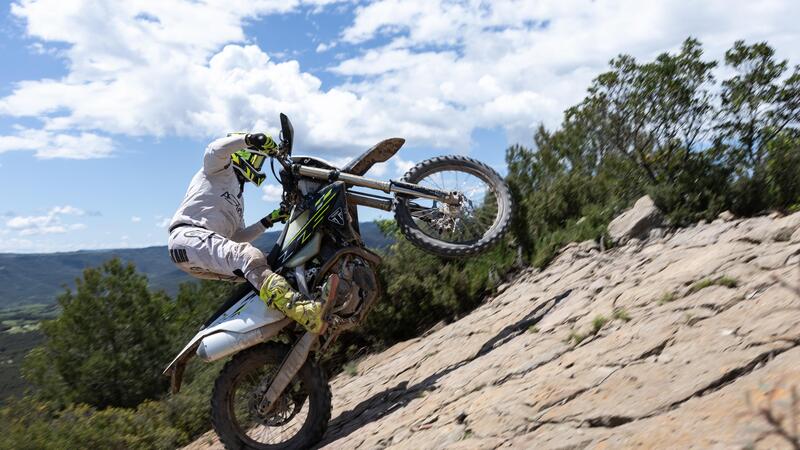 TEST: Abbiamo provato le primissime Triumph da ENDURO: vanno bene come le gemelle da MX!? [VIDEO]