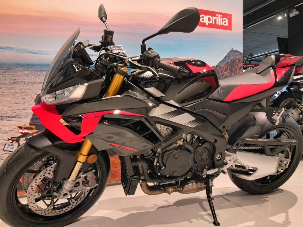 Aprilia Tuono V4 Factory (2025) (8)