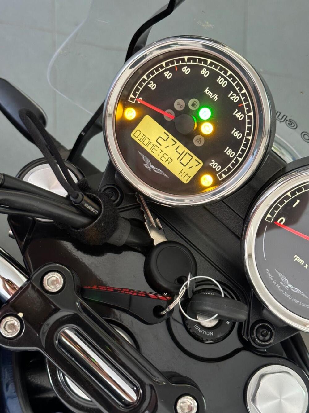 Moto Guzzi V7 Special (2021 - 24) (10)