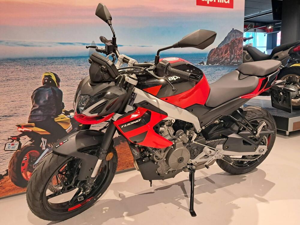 Aprilia Tuono 457 (2025) (7)
