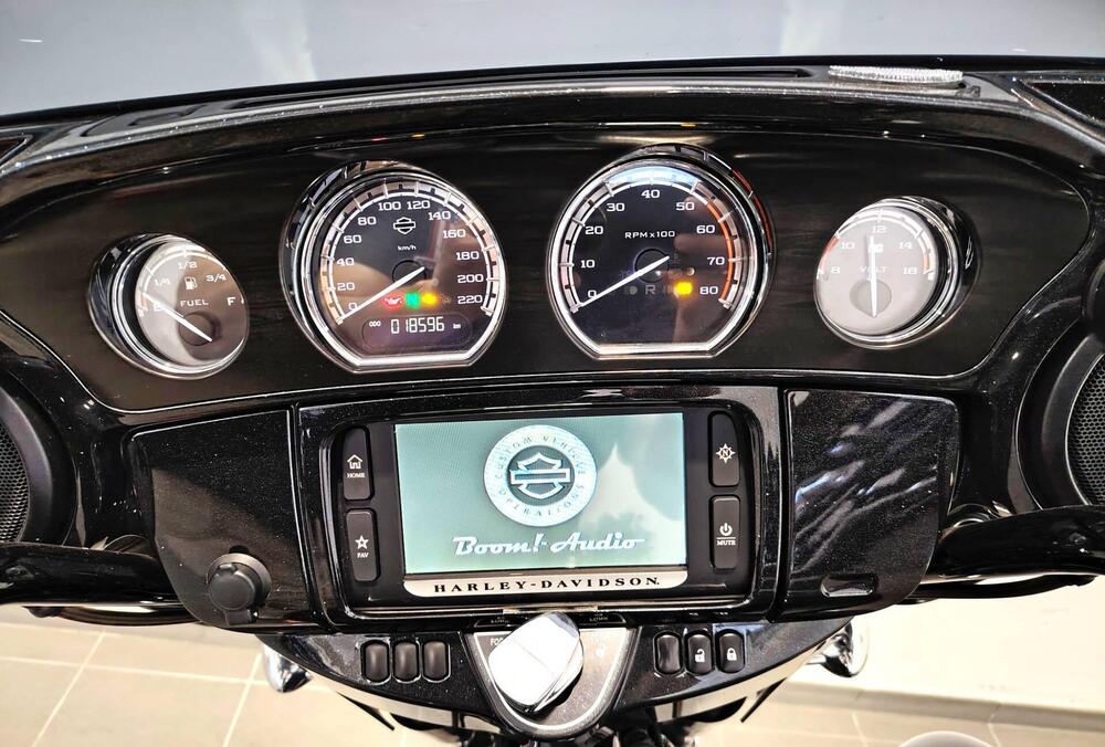 Harley-Davidson 114 Street Glide (2017) (10)