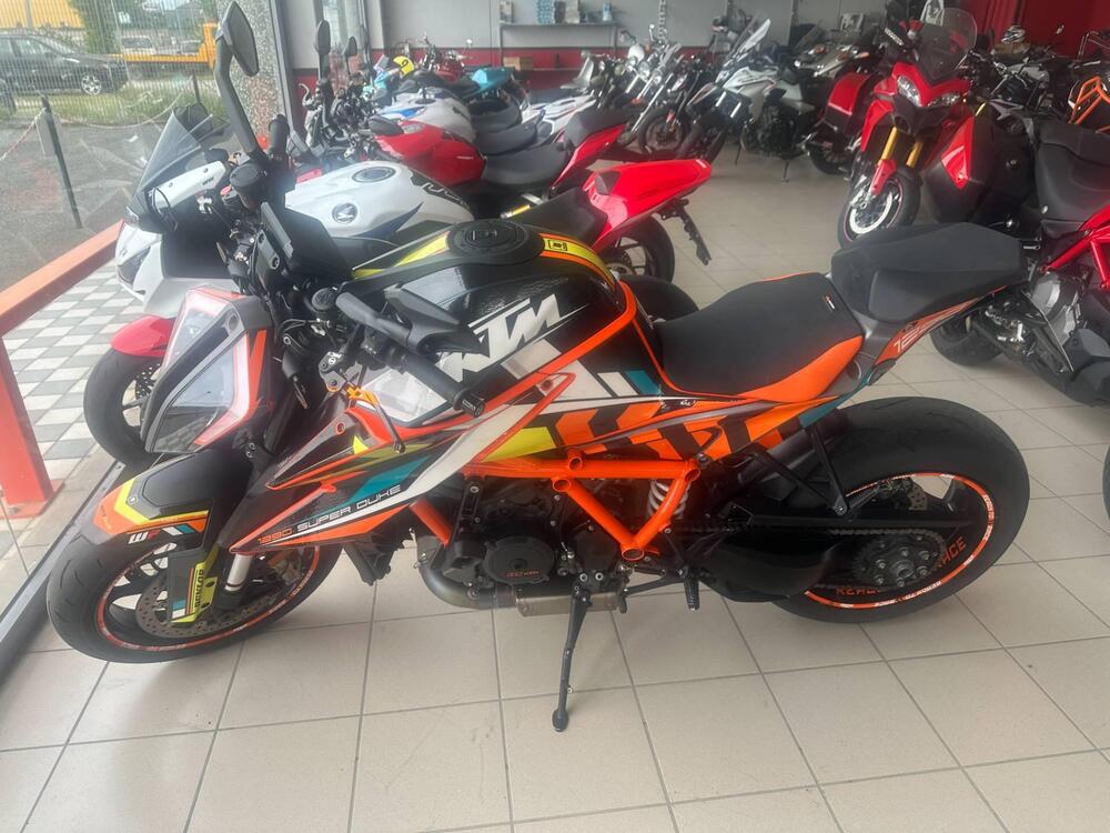 KTM 1290 Super Duke R (2020) (2)
