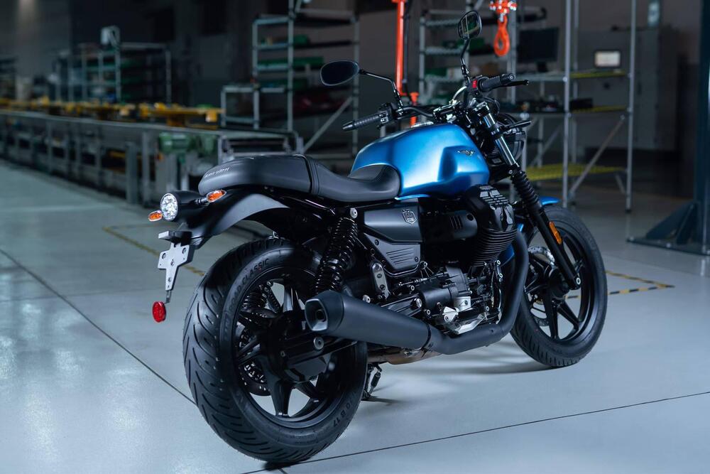 Moto Guzzi V7 Stone (2025) (3)