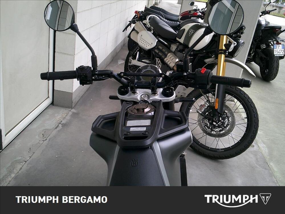 Husqvarna Svartpilen 125 (2021 - 23) (7)