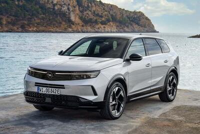 Opel Grandland 2025, ibrida plug-in da 87 km a emissioni zero