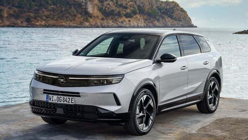 Opel Grandland 2025, ibrida plug-in da 87 km a emissioni zero
