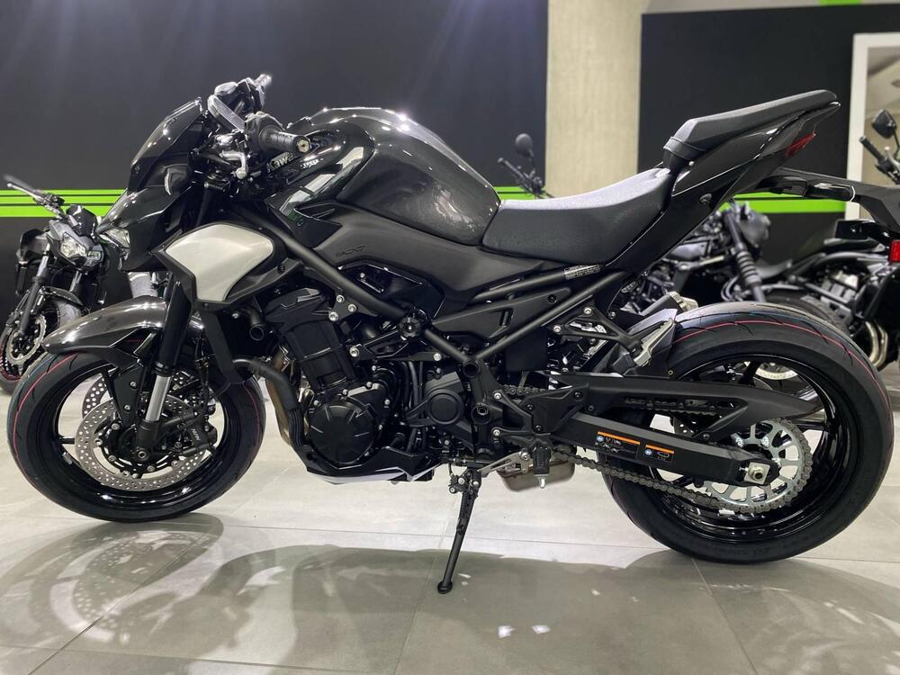 Kawasaki Z 900 (2025 - 26) (2)