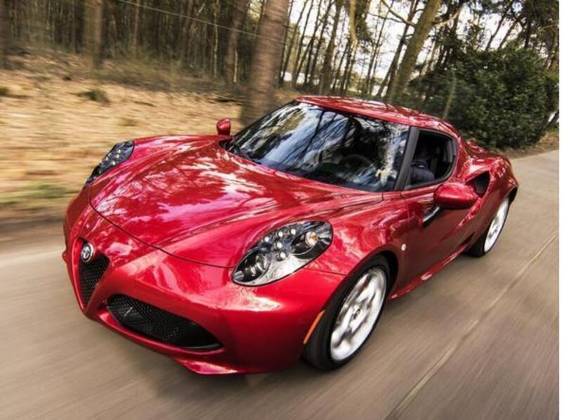 Auto rosse: l&#039;Alfa Romeo 4C attira tutti