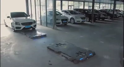 Il parcheggiatore - robot in Cina sposta le auto da solo