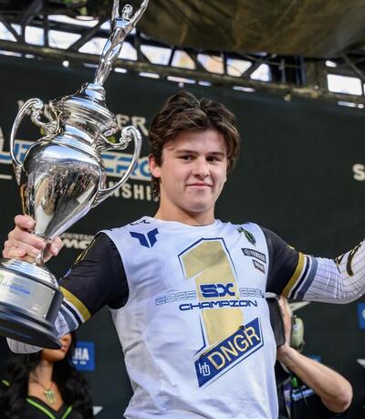Deegan &egrave; campione SX Lites costa ovest 2025... ma arriva la sanzione dell&#039;AMA