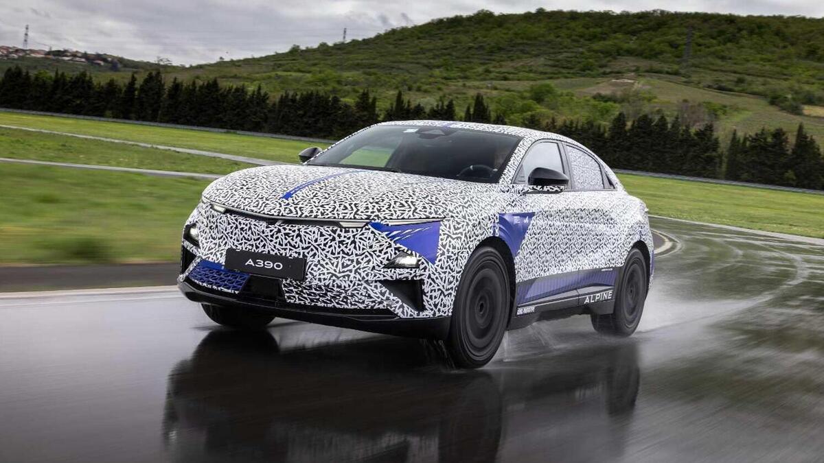 Alpine A390: la fastback elettrica è in arrivo, prossimo appuntamento il 27 maggio